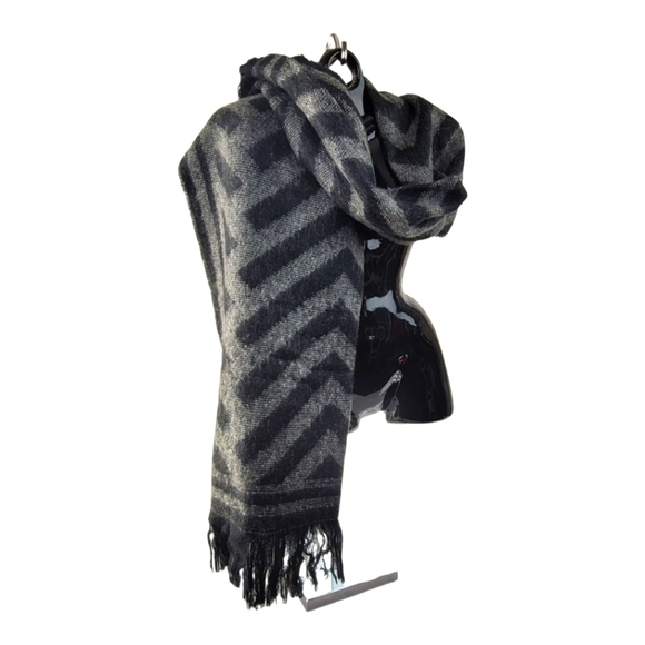 Fringed Scarf/Wrap/Shawl by H&M - Picture 5 of 8
